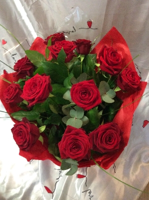 12 Roses Kisses