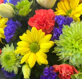 Glass vase arrangement